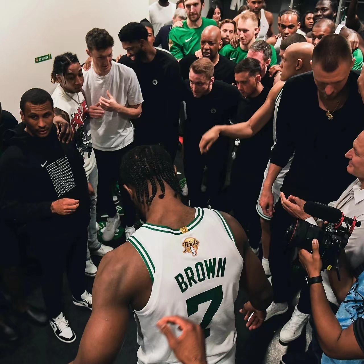 体育直播包含集结日体能课后；罗马内部沟通备战NBA总决赛；引发热议；赛程密集仍需轮换的词条