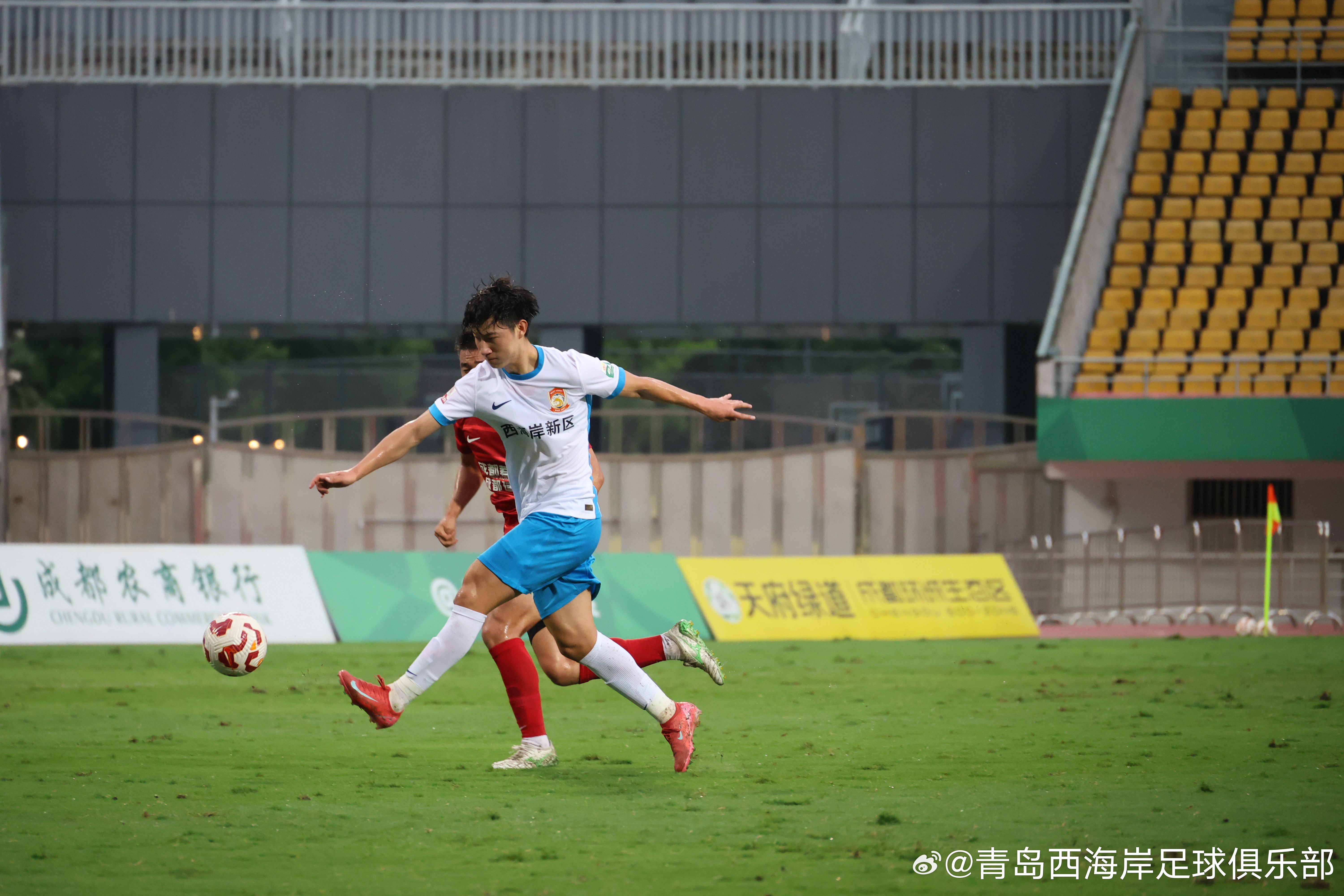 BB体育官网成都蓉城训练开放日，清晨队长鼓劲引欢呼，欧篮联在即，阵容厚度经受考验的简单介绍