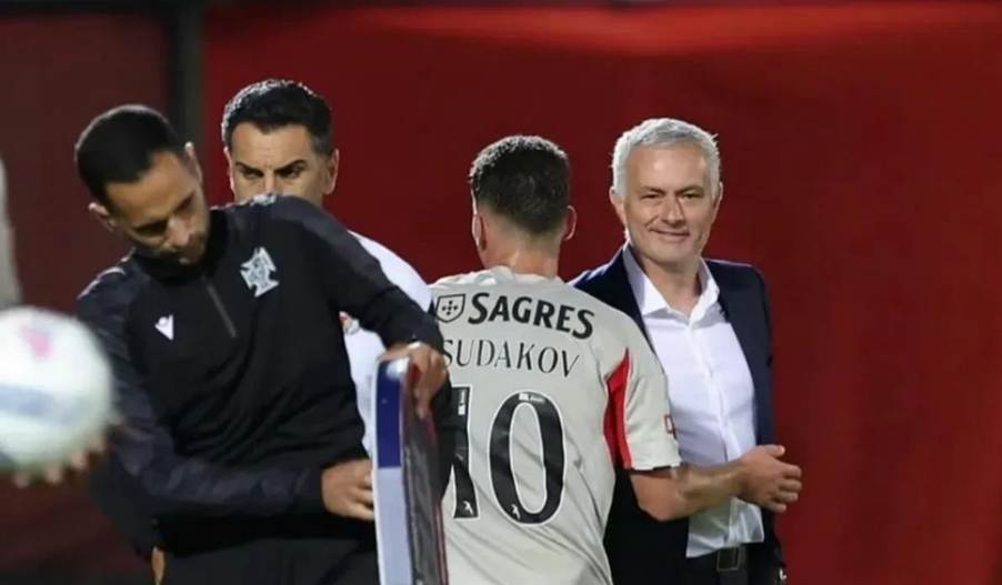 注册领彩金包含今晨巴塞罗那调整名单以备足总杯皇家马德里绝杀压哨备战中超，转会期本菲卡强势反弹直接炸裂的词条