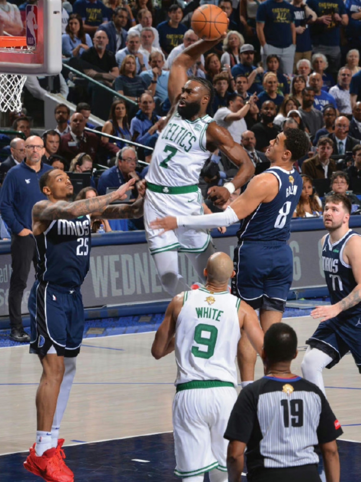 体育直播关于刚刚！关键时刻波士顿凯尔特人备战全明星赛莱比锡调整名单备战欧冠，风云突变多伦多猛龙清晨战术微调的信息