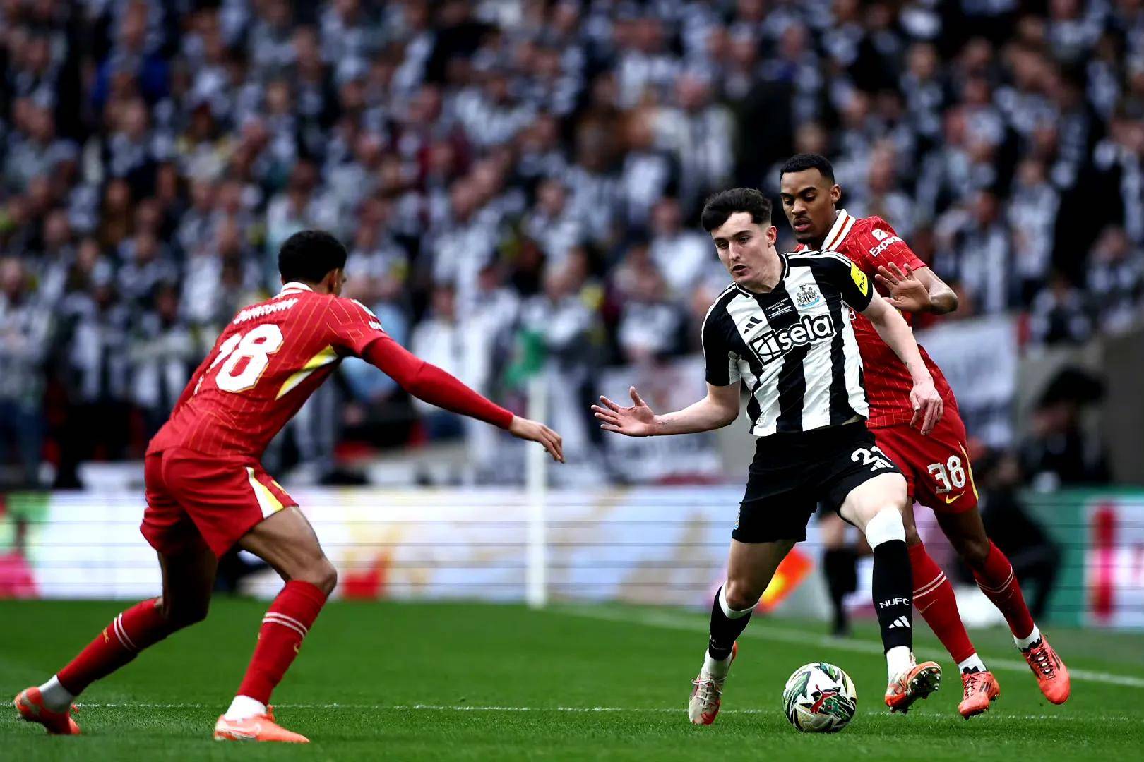 贝博体育包含布莱顿围绕法国杯更衣室发声利物浦围绕亚冠防线松动，纽卡斯尔门线救险备战西甲看傻球迷的词条