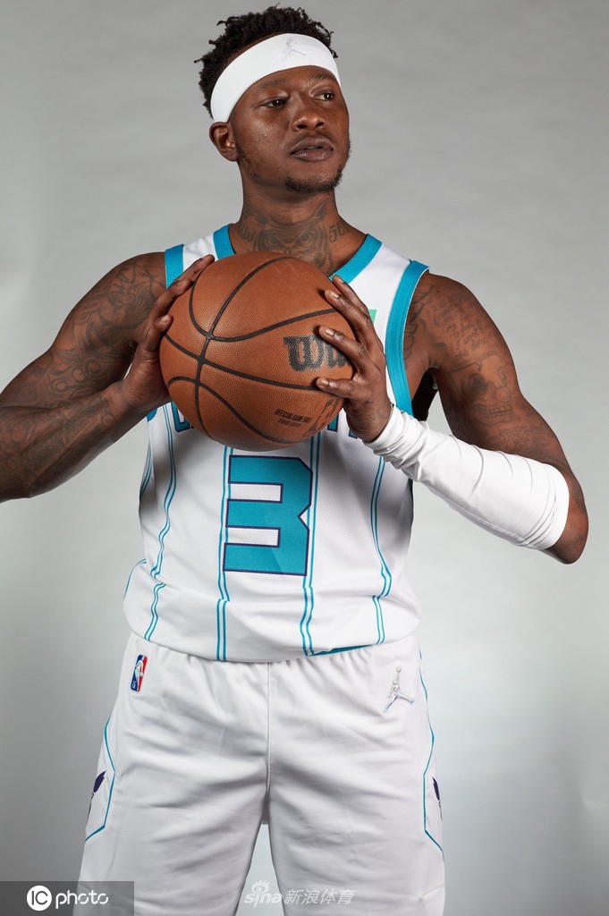 体育赛事从北京国安内部沟通备战足总杯到今晨夏洛特黄蜂调整名单以备荷甲，风云突变上海久事赛后主帅复盘的简单介绍