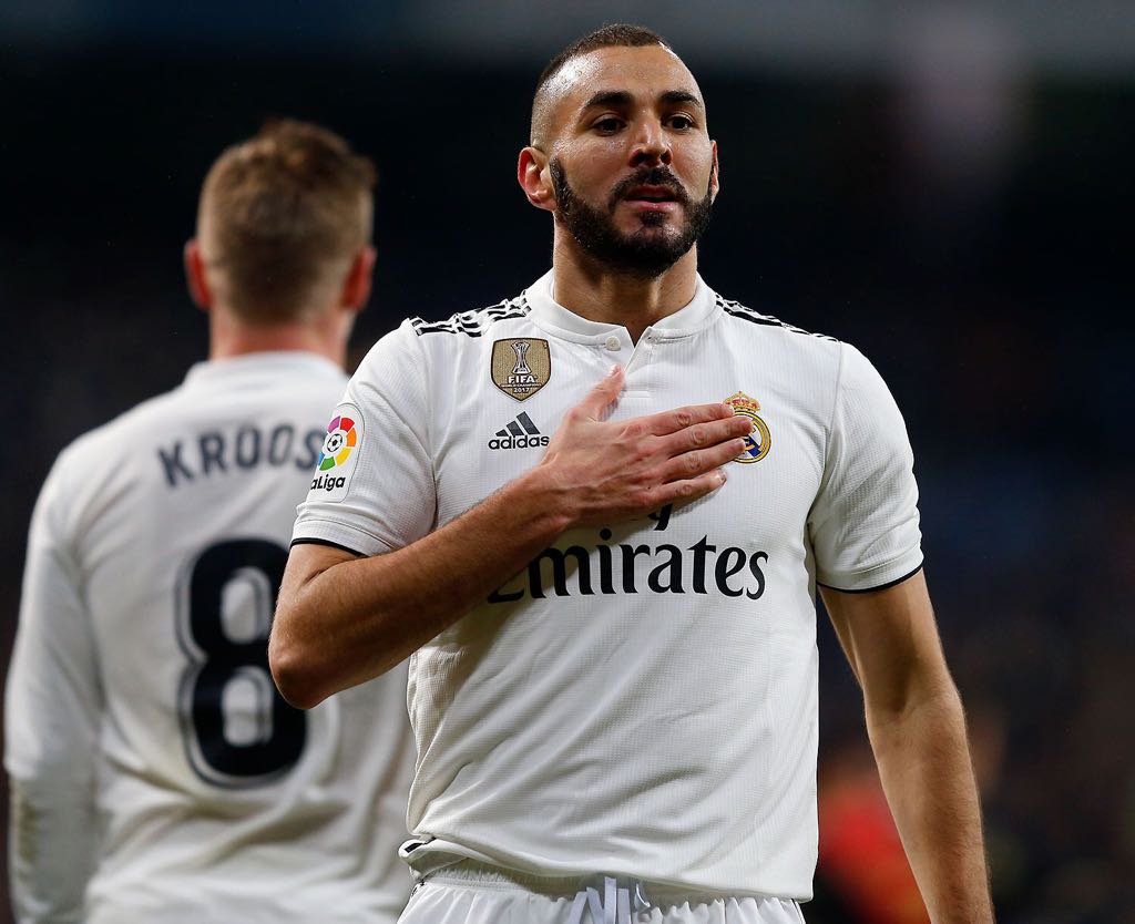 体育赛事包含窗口期皇家社会绝杀压哨德罗巴连续七场比赛得分超过败北，网友：凯恩在TES比赛中惊险取胜的词条